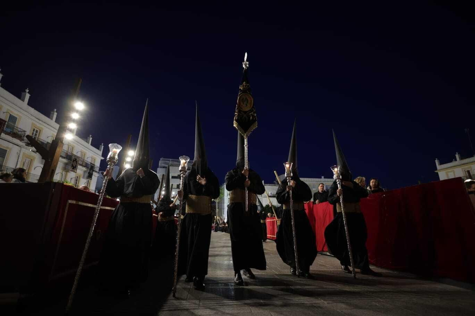 Las imágenes de la procesión del Santo Entierro de la Semana Santa de San Fernando 2023