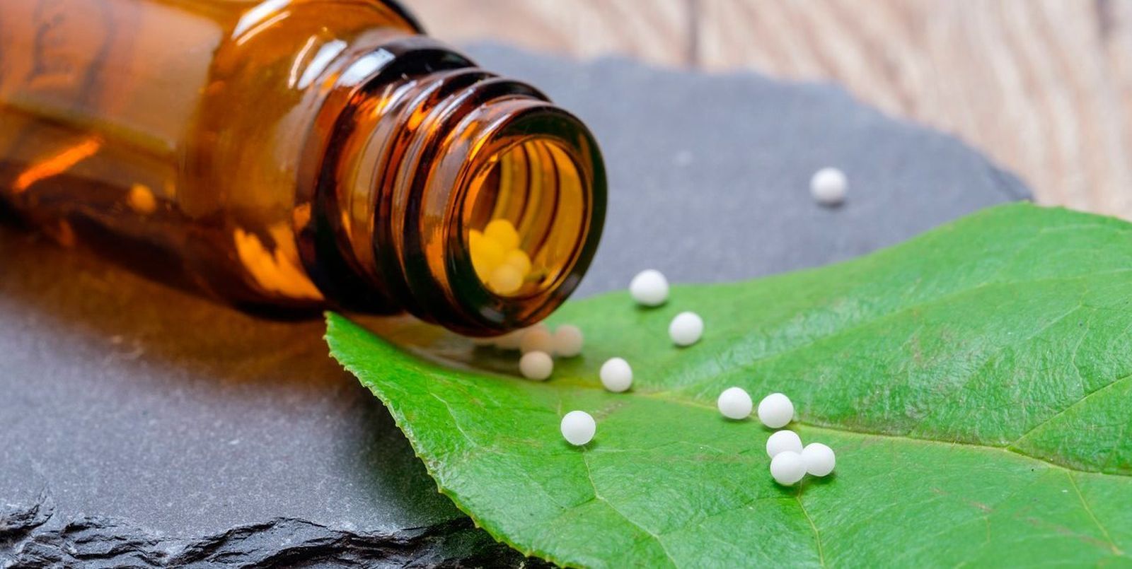 Un frasco con un preparado homeopático.