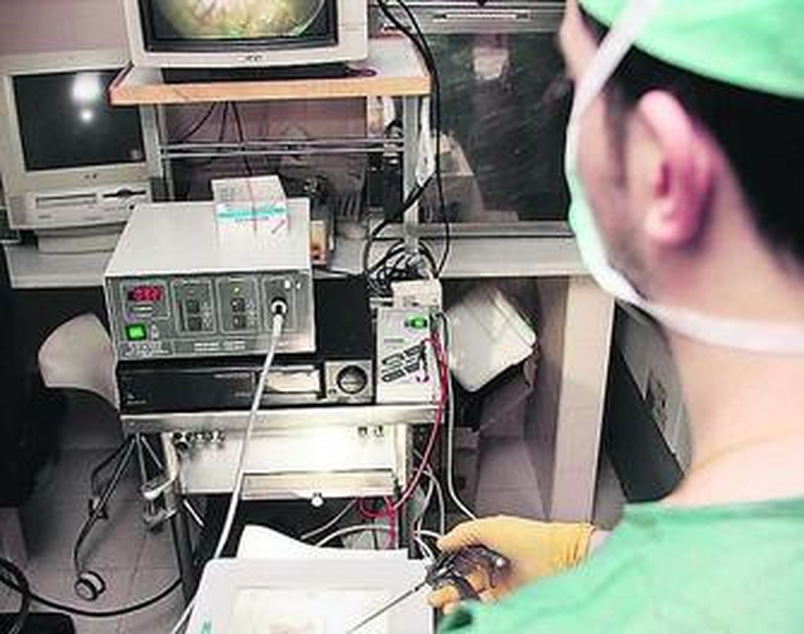 La laparoscopia y la artroscopia son técnicas utilizadas.