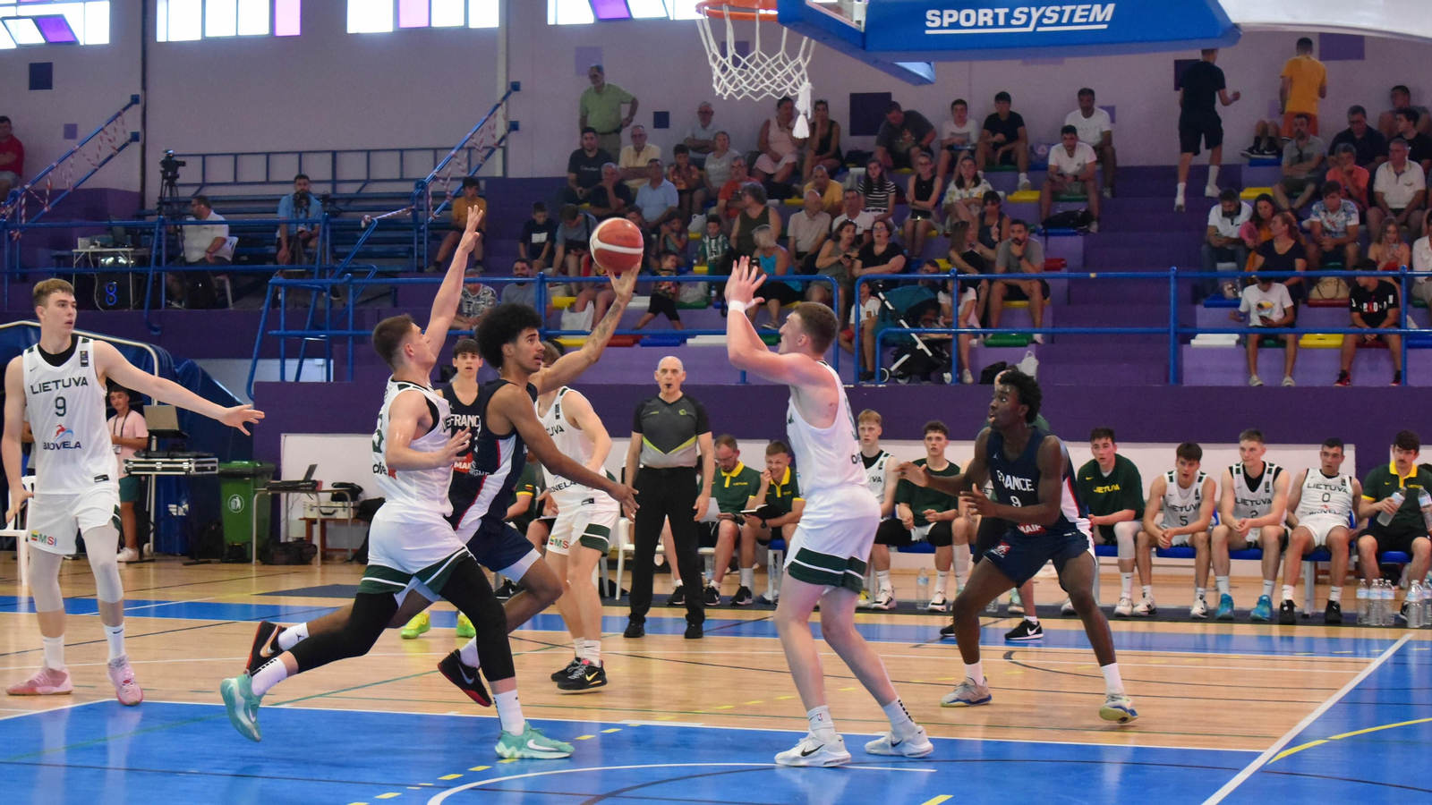 Las fotos de la primera jornada del Torneo Intenacional de Baloncesto U-20 de La Línea