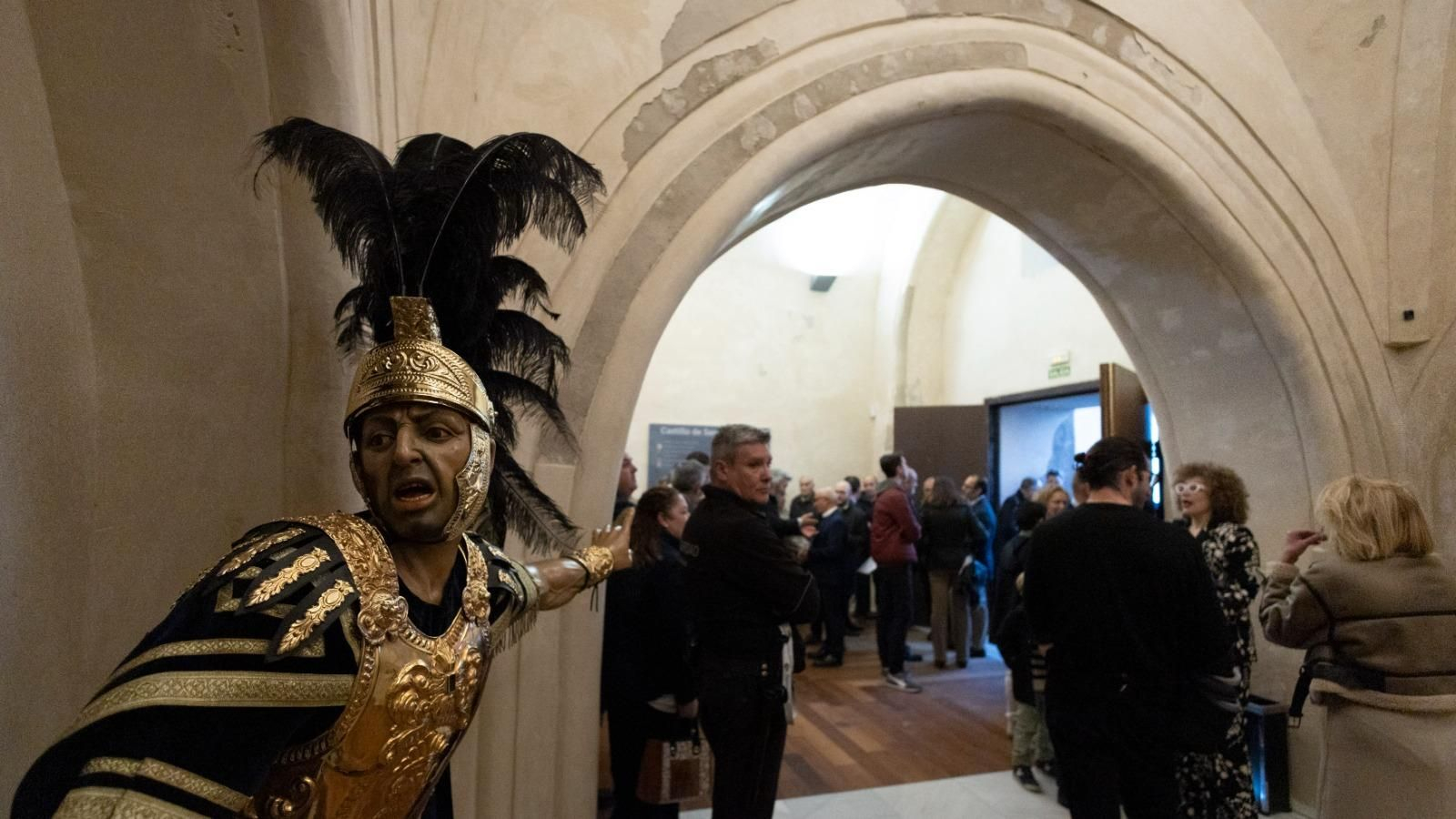 Inaugurada la muestra 'Dei Craft': San Fernando muestra su patrimonio cofrade