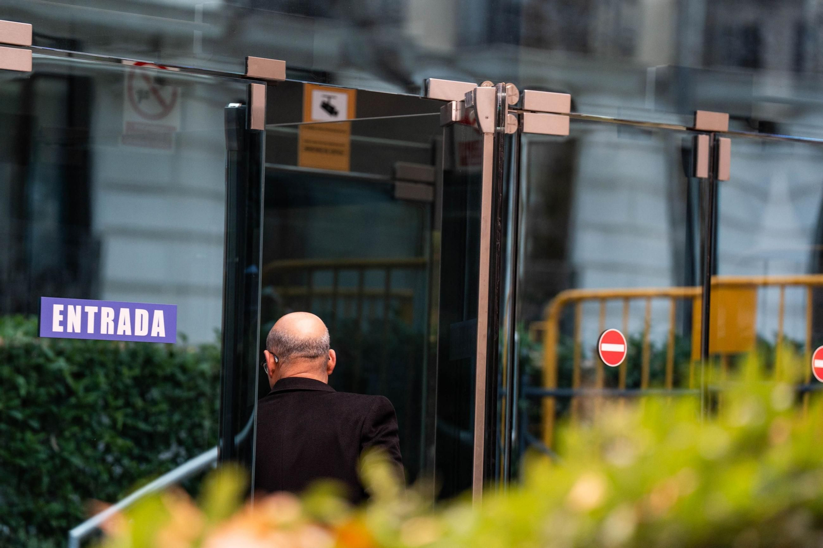 El abogado del conseguidor de la trama Koldo, Víctor de Aldama, entra en la Audiencia Nacional este jueves.
