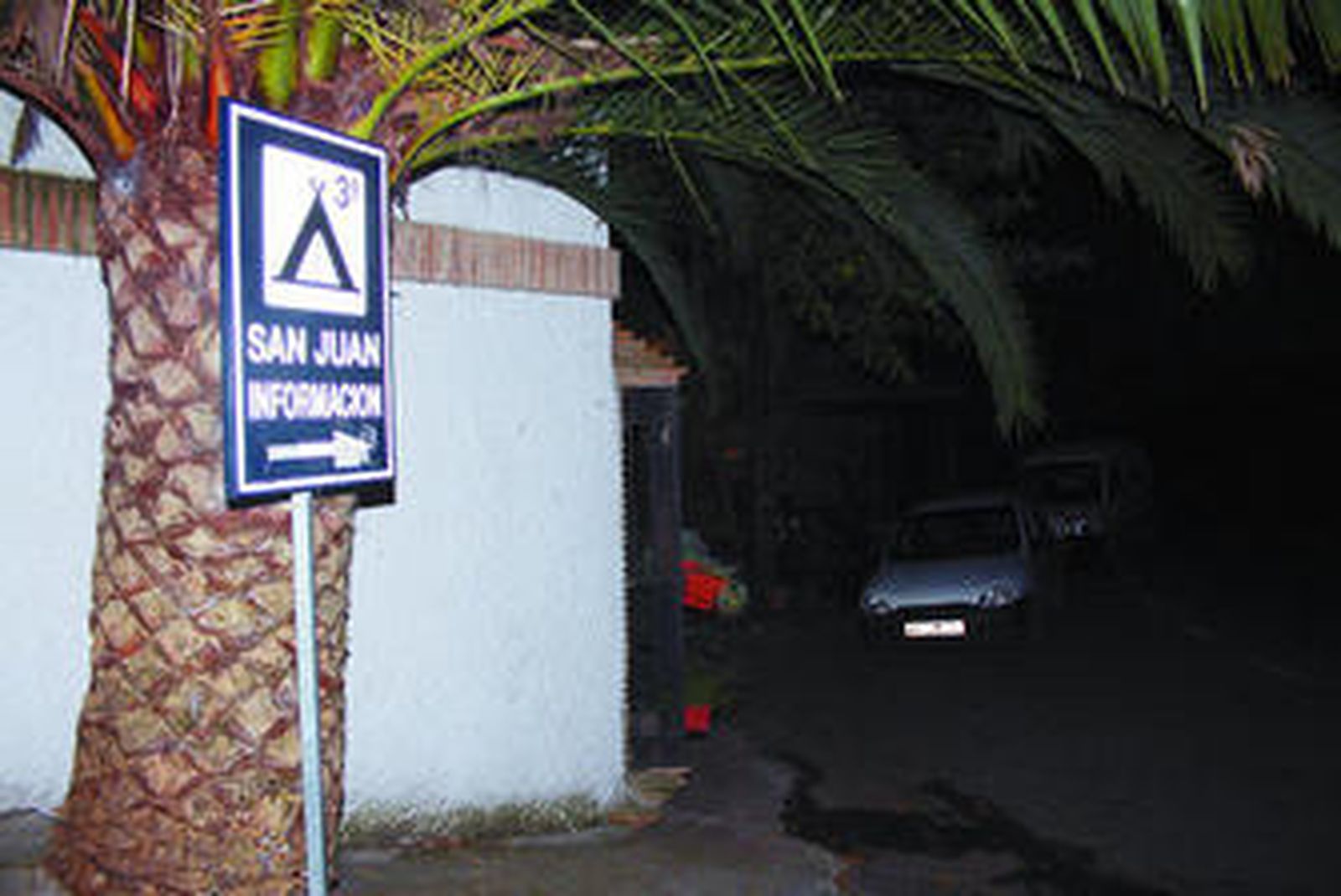 Imagen del campamento cerrado anoche por la Junta.