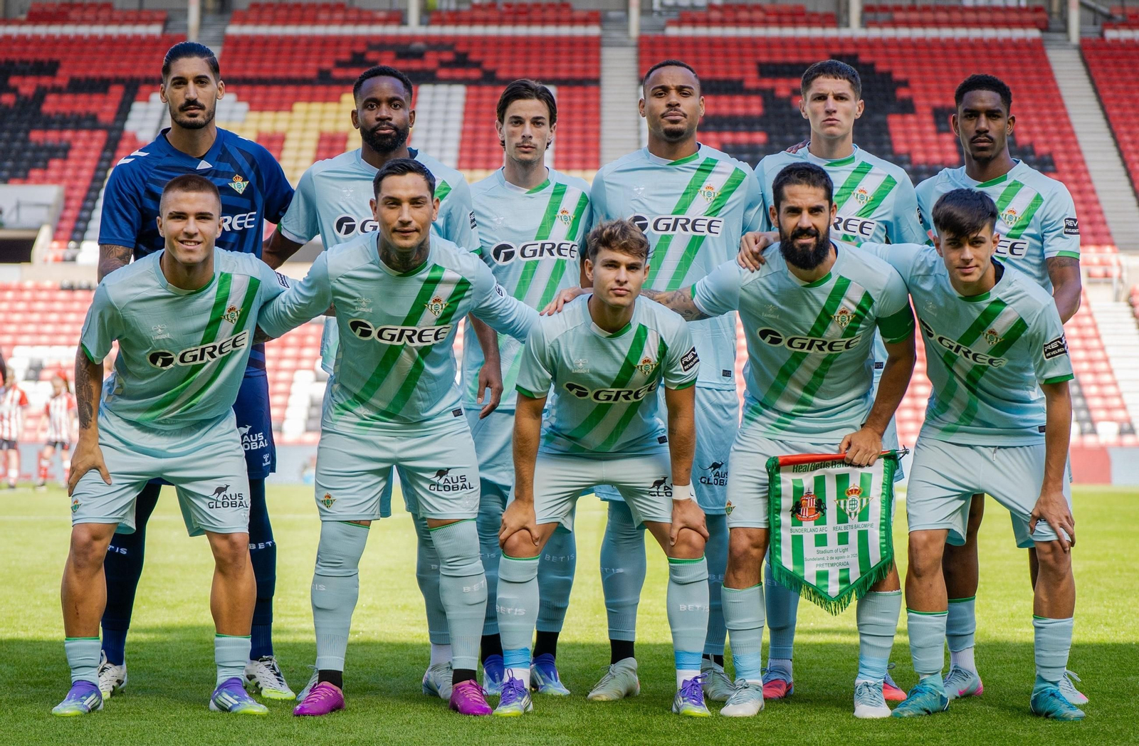 El equipo titular del Betis en el amistoso contra el Sunderland.