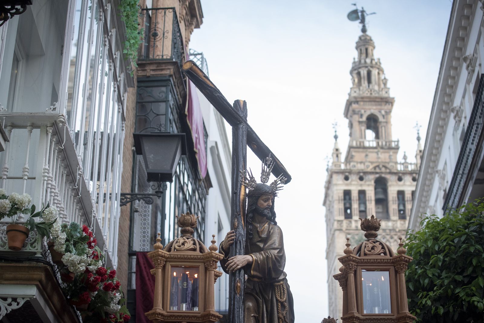 La procesión del Cristo de la Corona, en imágenes