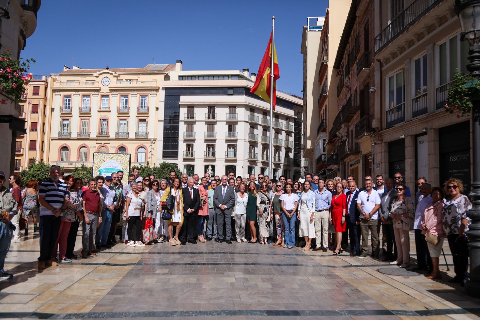 Inauguración de la exposición en la calle Larios a los comercios malagueños con más de 40 años de historia.