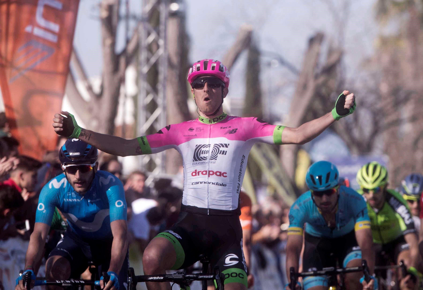 Final de etapa en Granada de la Vuelta Andalucía 2018.