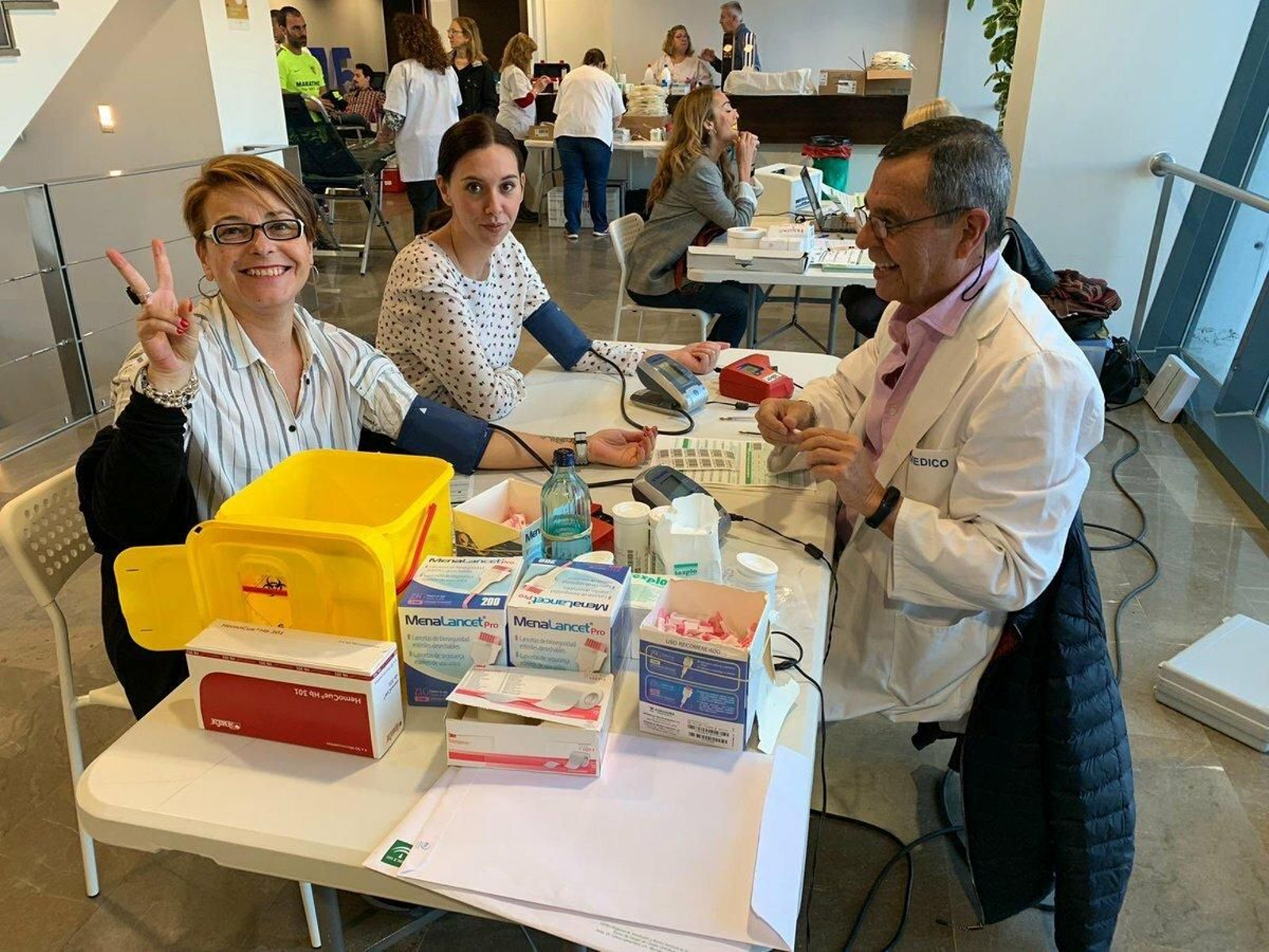 En fotos: los malaguistas acuden a La Rosaleda para donar sangre y médula