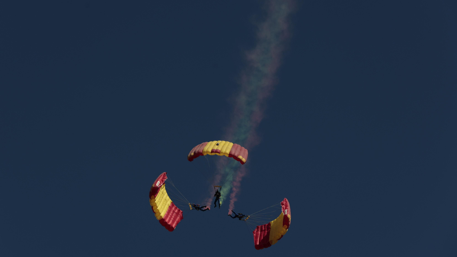 Imágenes de la exhibición aérea en Tablada con motivo de su centenario