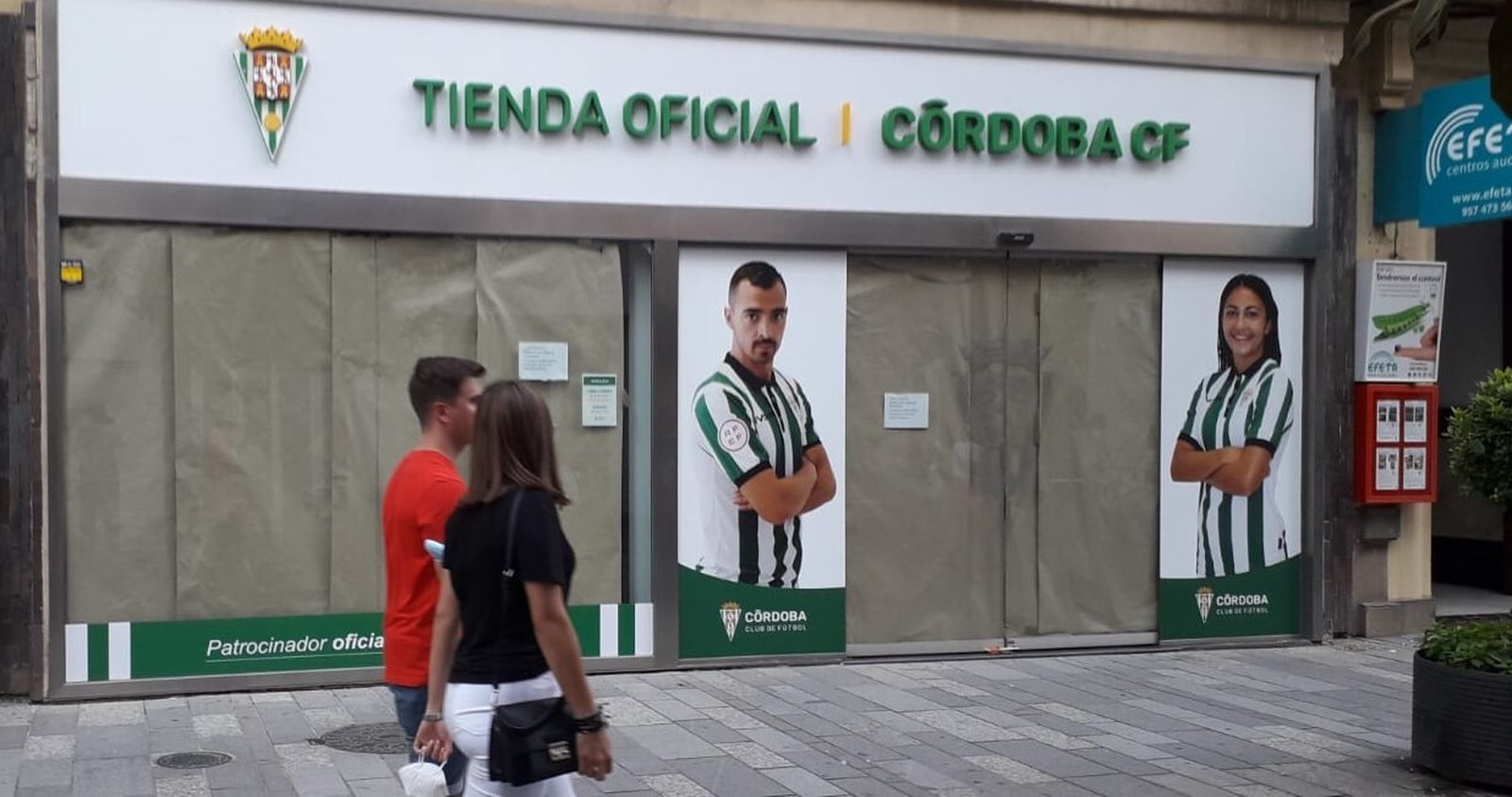 La tienda oficial del Córdoba CF, lista para su reapertura este viernes.