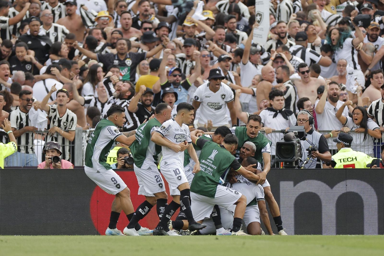 Las fotos de una final de la Libertadores histórica; Botafogo, campeón con 10, ante Atlético Mineiro