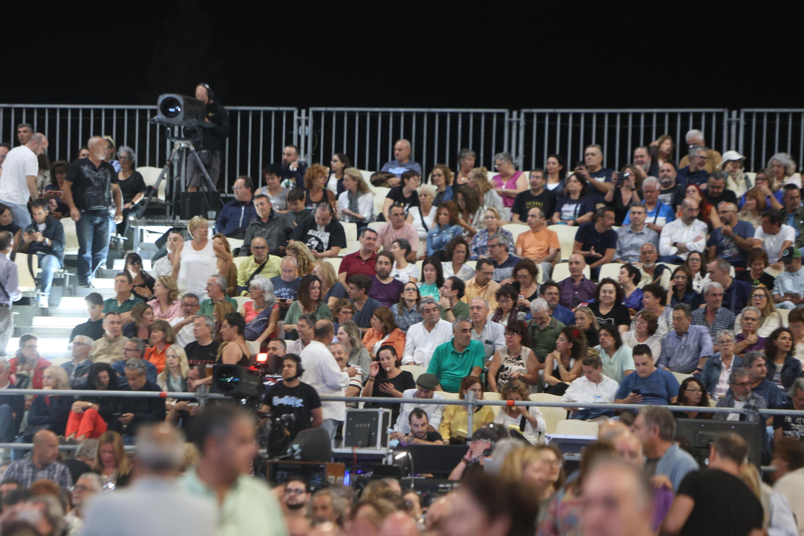 Búscate en el concierto de Miguel Ríos