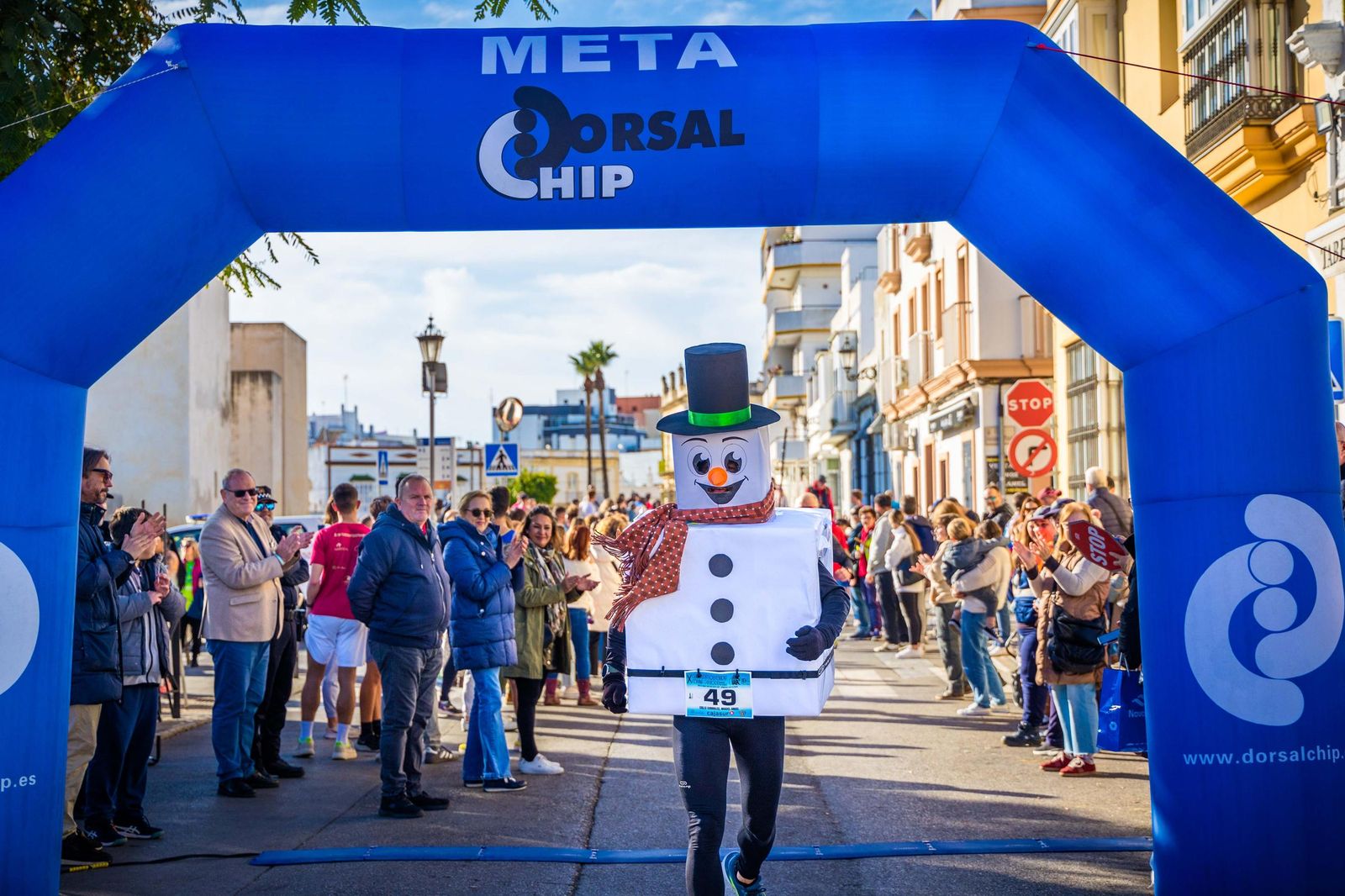 Gran ambiente en la Carrera Solidaria de la Divina Pastora en San Fernando