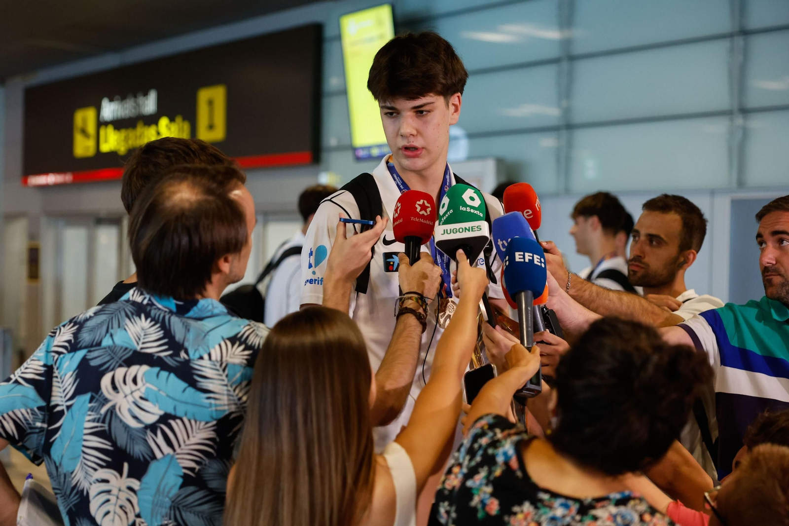 España sub 18 aterriza en Madrid con el oro