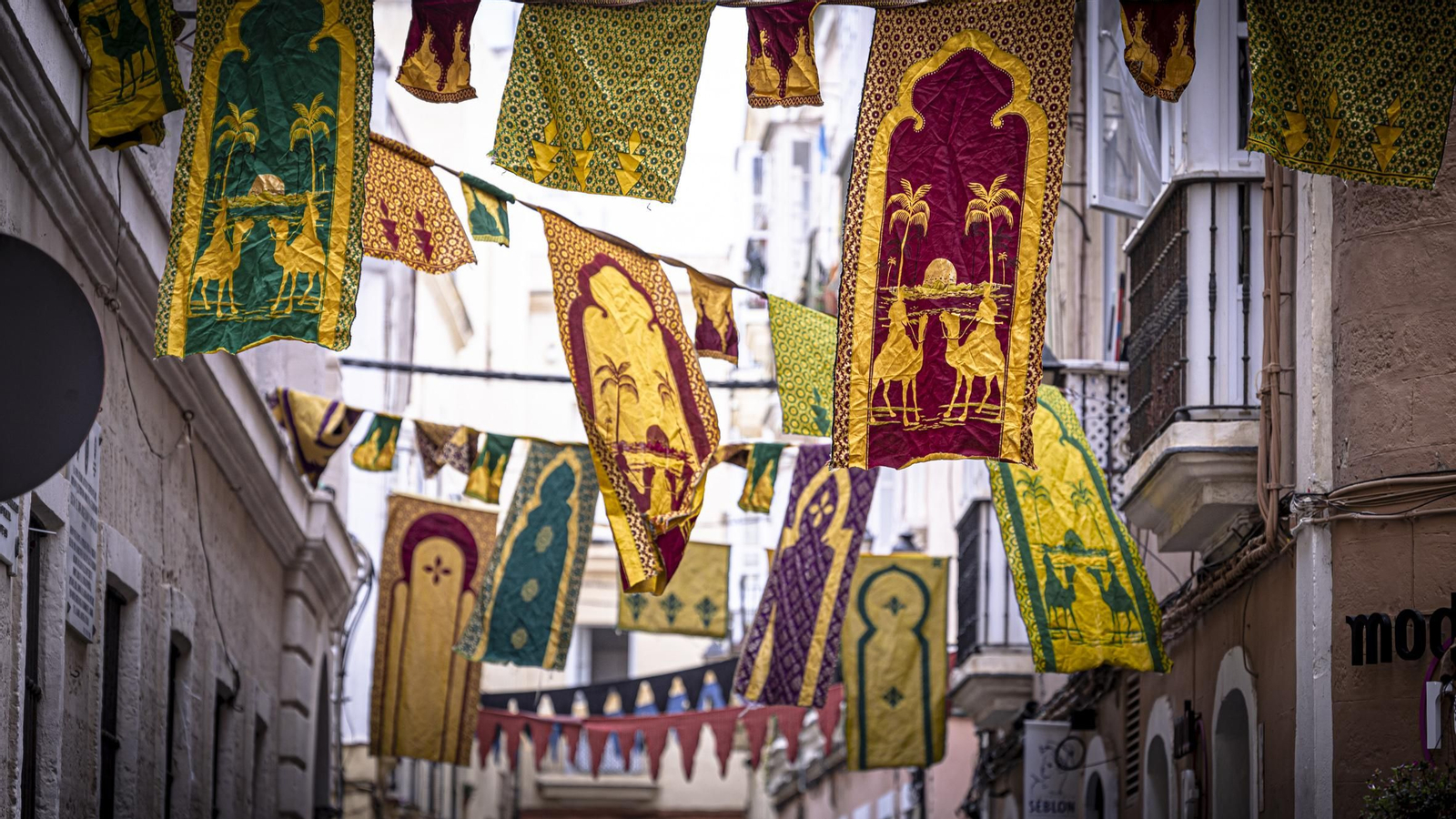 Las imágenes del Mercado Andalusi 2024 en el barrio de El Pópulo de Cádiz