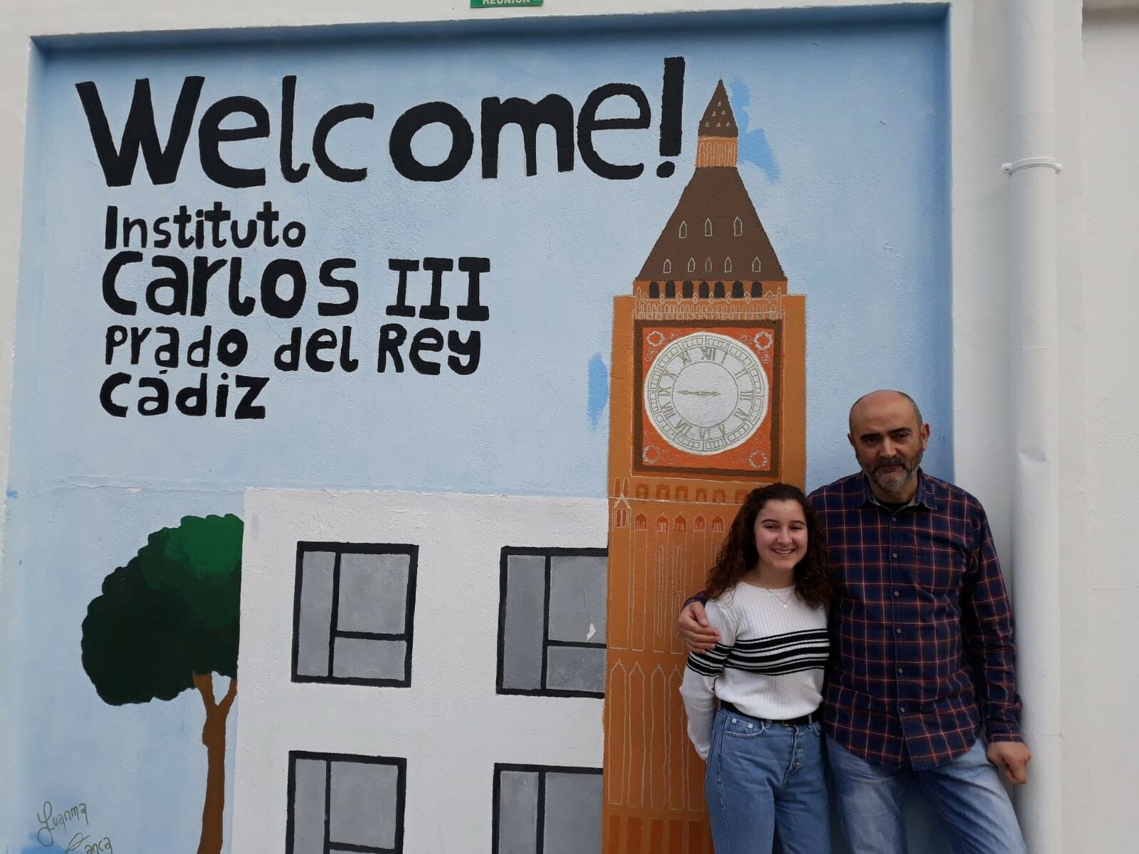 La alumna Julia Romero Gómez, junto al director del IES Carlos III, David Fernández