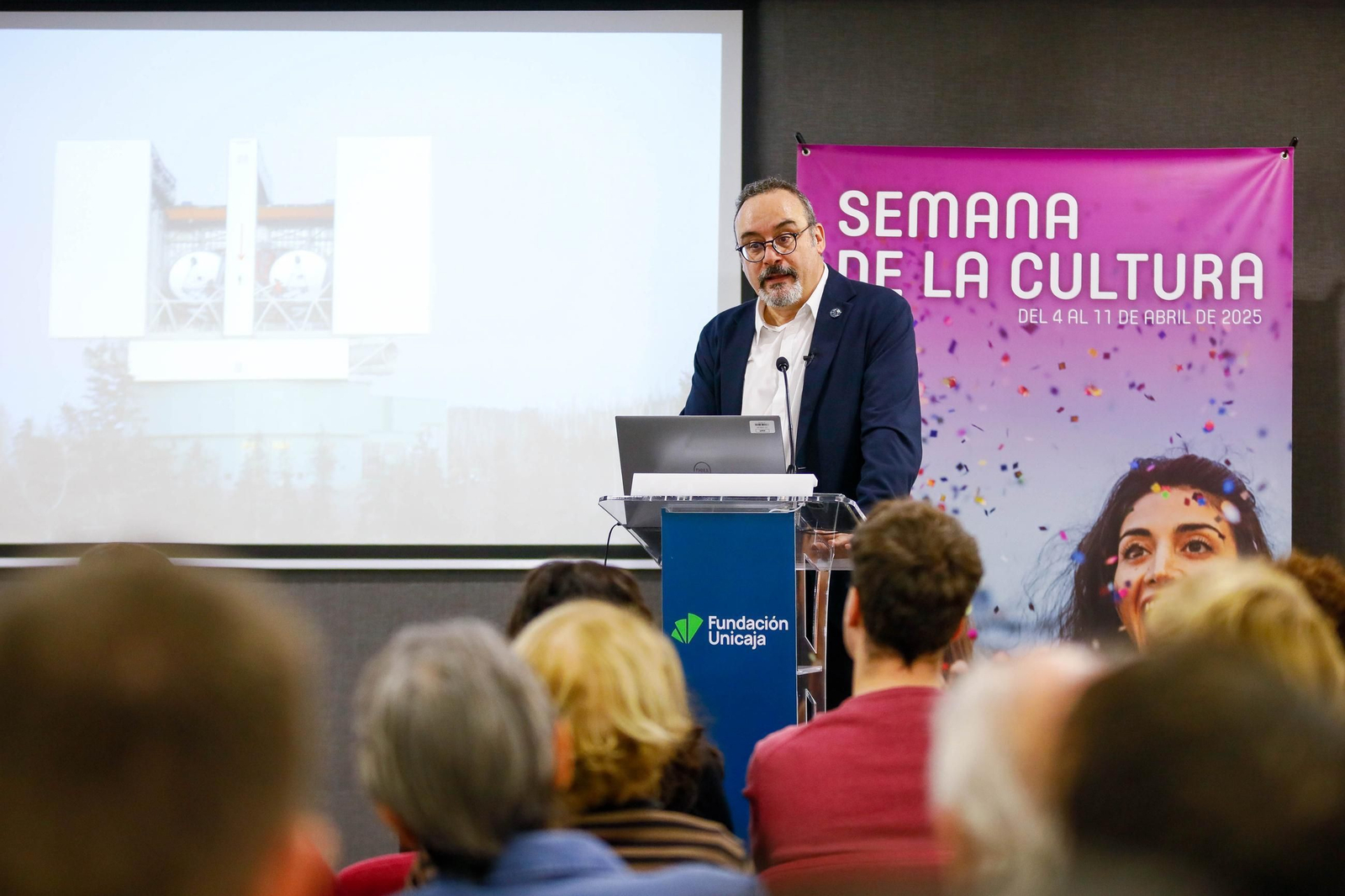Semana de la Cultura UAL en Fundación Unicaja de Almería con Juan Luis Cano experto en defensa planetaria, en imágenes