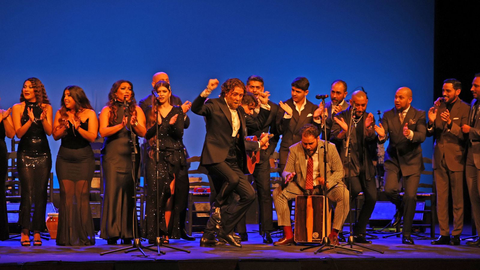 Un momento del espectáculo ‘Así Canta Jerez por Navidad’, anoche en el Teatro Villamarta.
