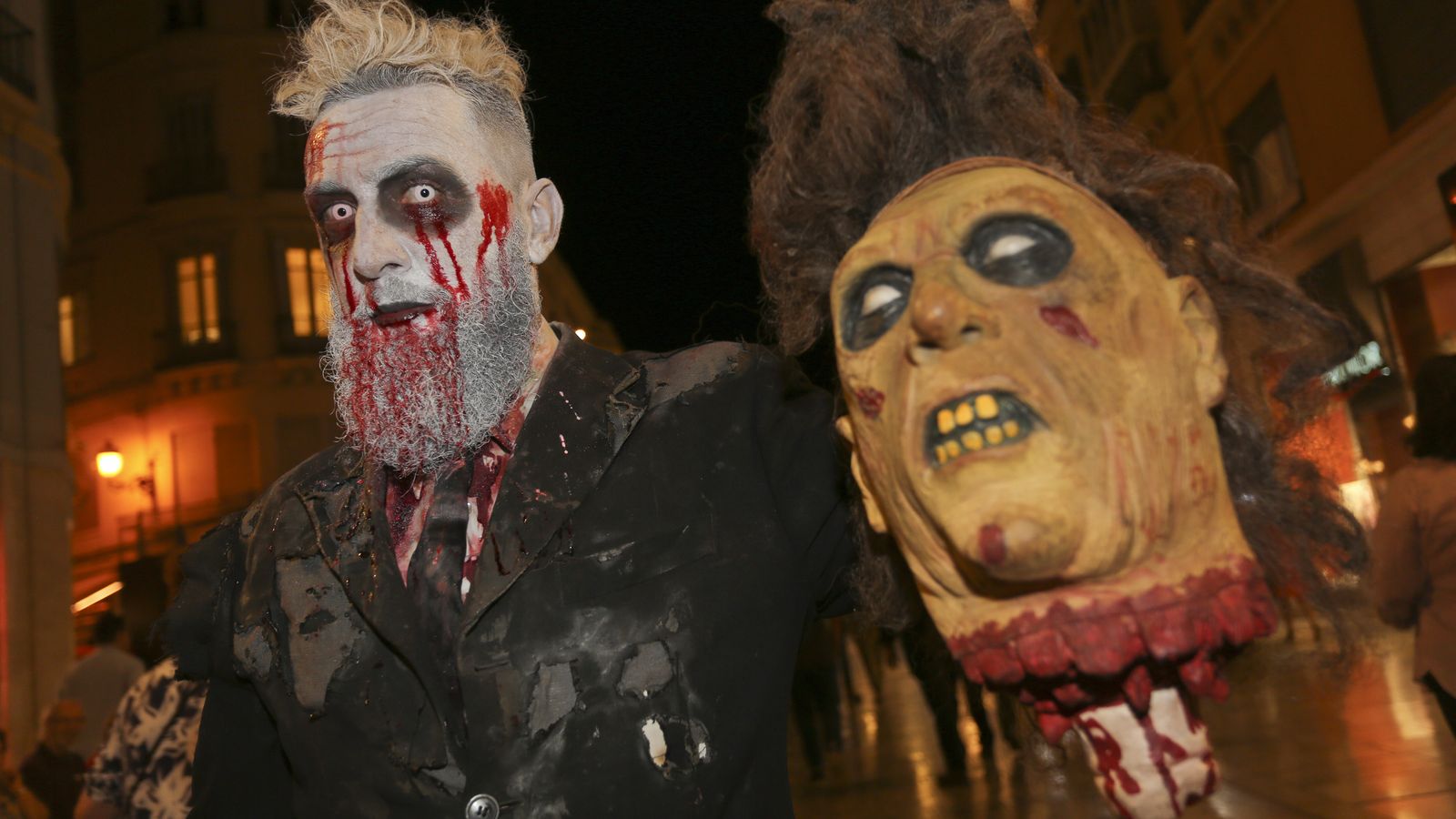 No faltaron los disfraces originales en la noche más terrorífica del año.