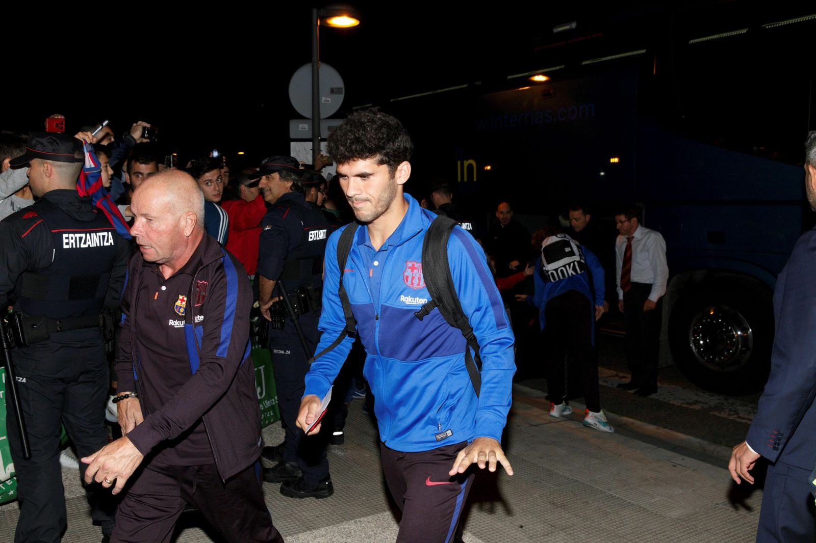 Carles Aleñá, durante un viaje con la expedición azulgrana.
