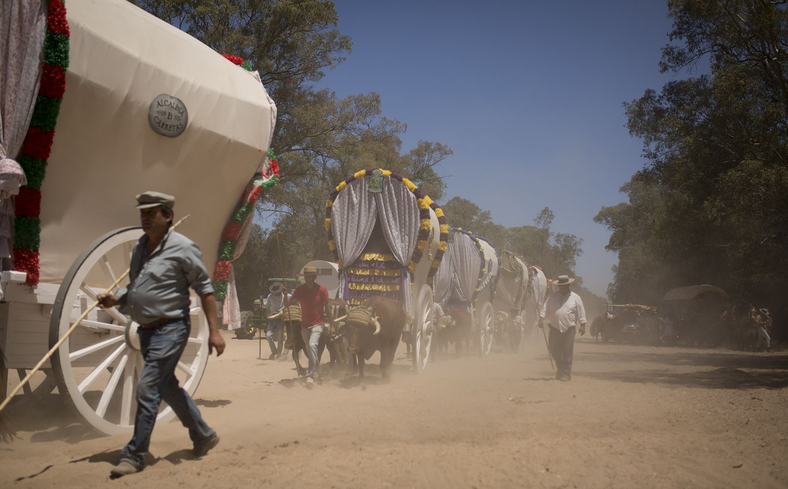 El paso de hermandades del Rocío por la Raya Real