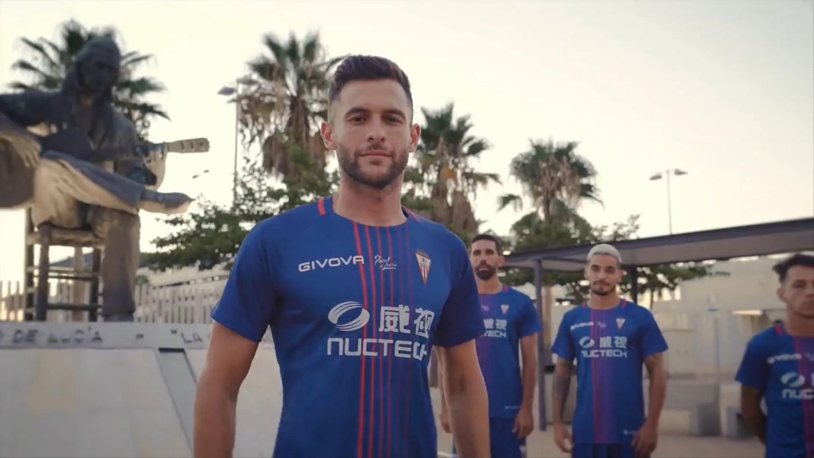 Iván, en primer término, con la segunda equipación. Iván, en primer término, con la segunda equipación.