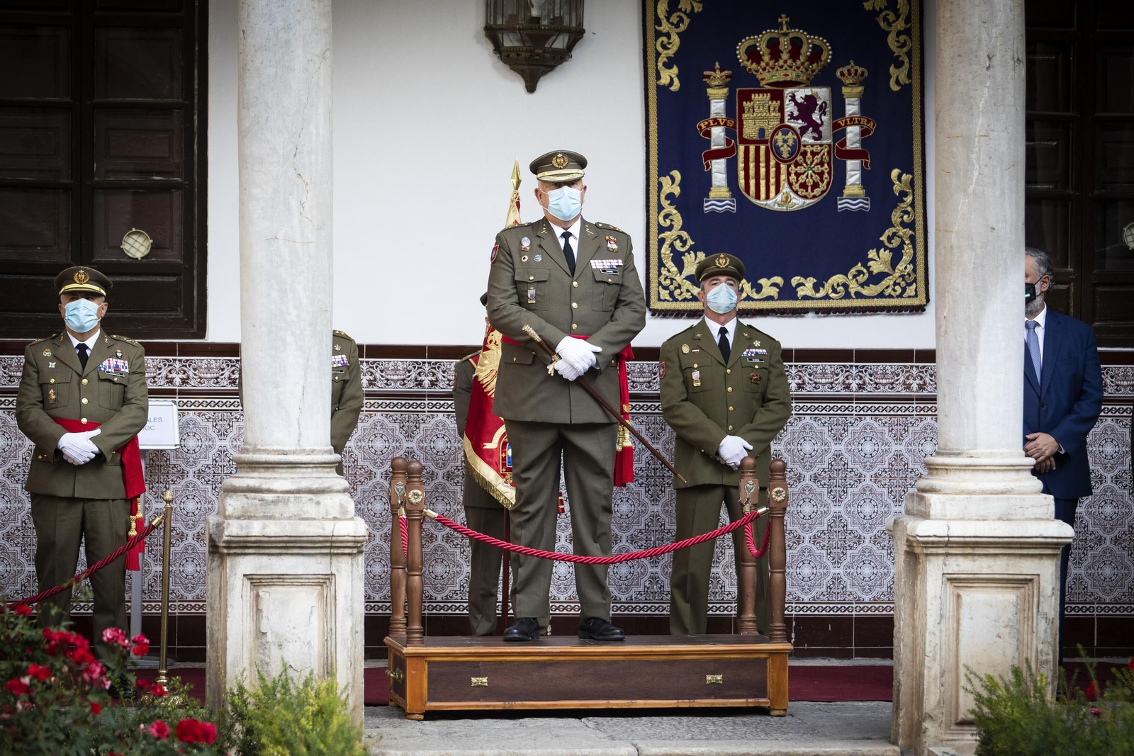 Fotos: la fiesta nacional se celebra en el Madoc de Granada con el izado de la bandera