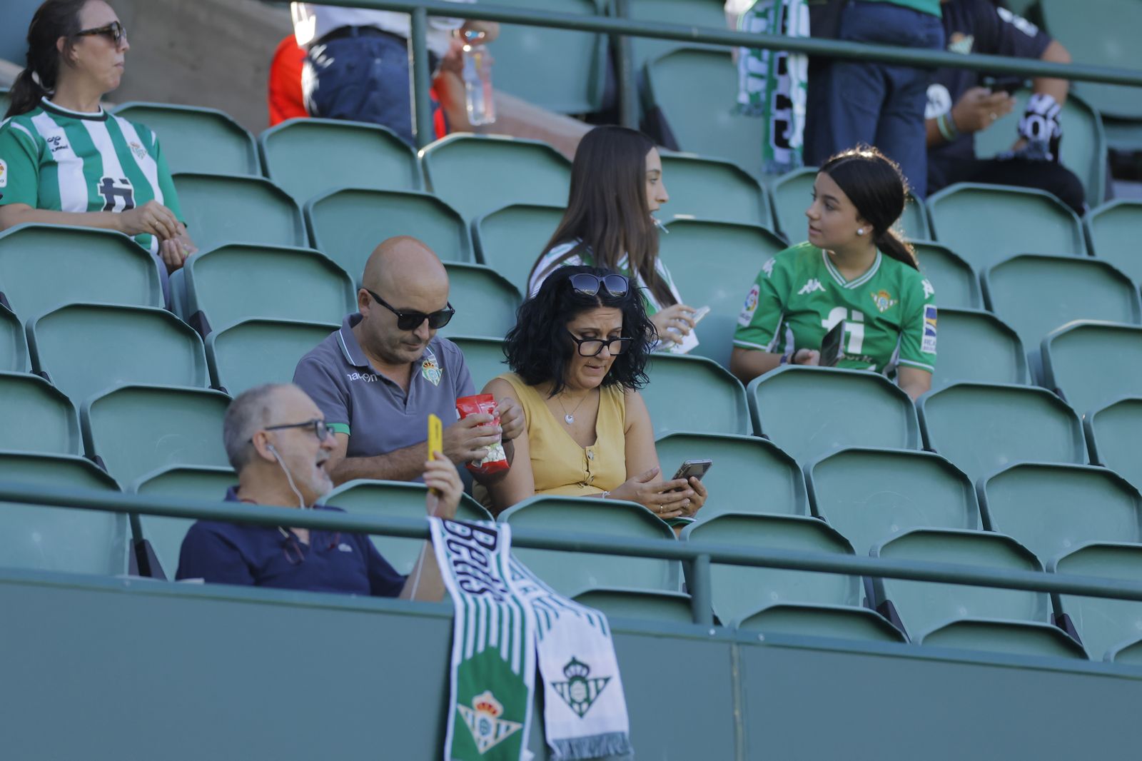 Búscate en las fotos del Betis-Cádiz