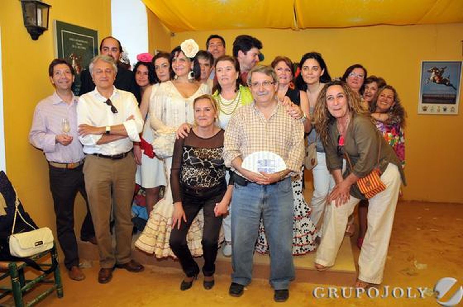 Paloma López Zurita, decana de la Facultad de Ciencias Sociales, y la ex decana de la Facultad de Derecho, Rocío Domínguez, junto a otros miembros de la Universidad de Cádiz.

Foto: Vanesa Lobo y Manuel Aranda