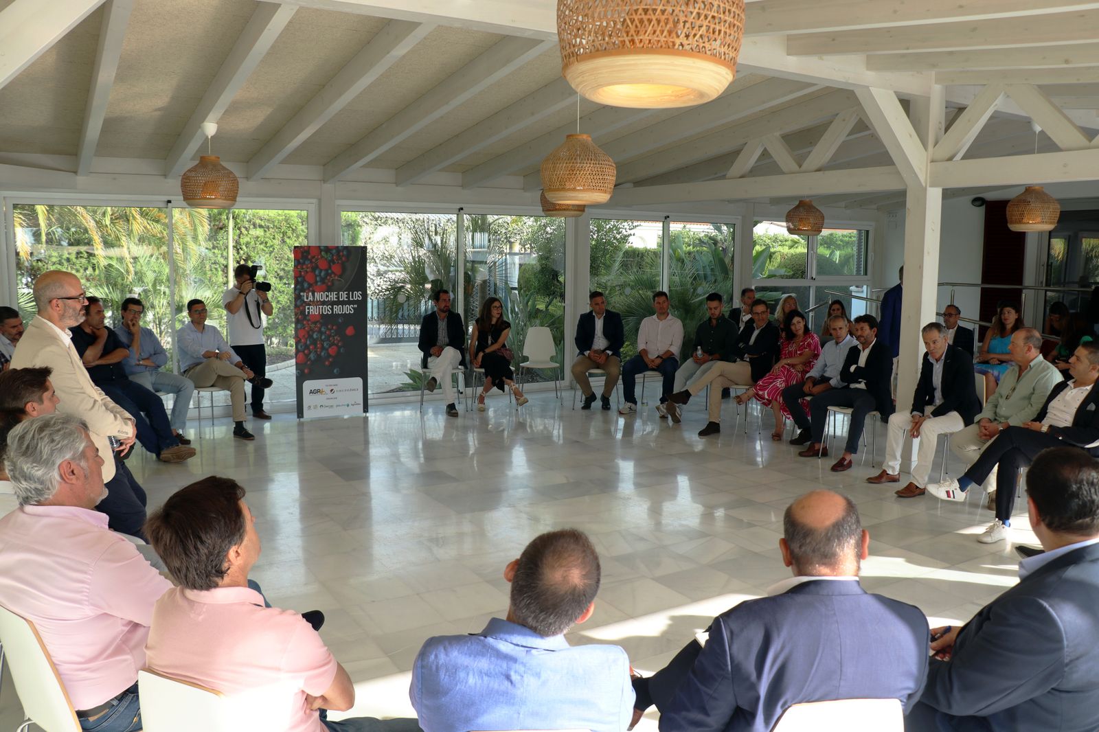 Imágenes del debate de "La Noche de los Frutos Rojos"