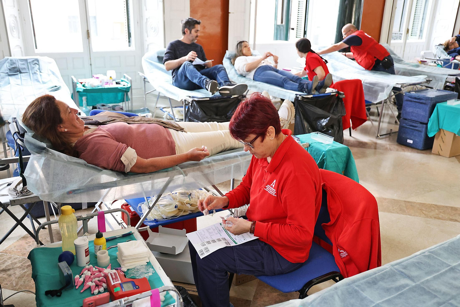 Imágenes de la primera macrocolecta de sangre de este año en Huelva