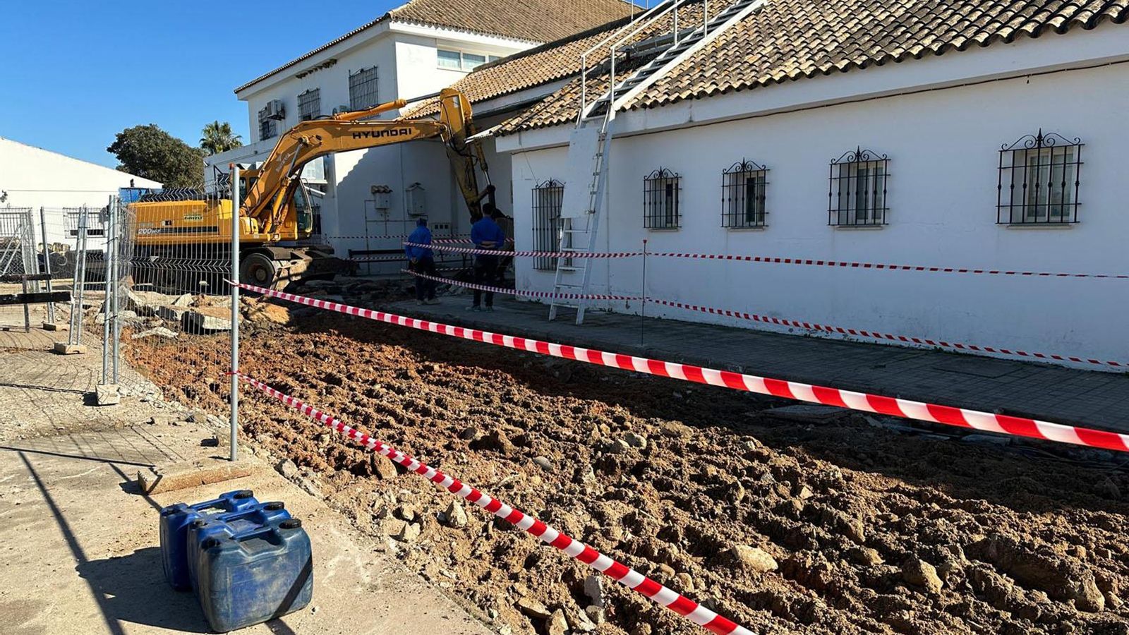 Pavimento y evacuación de aguas en el CEFO.