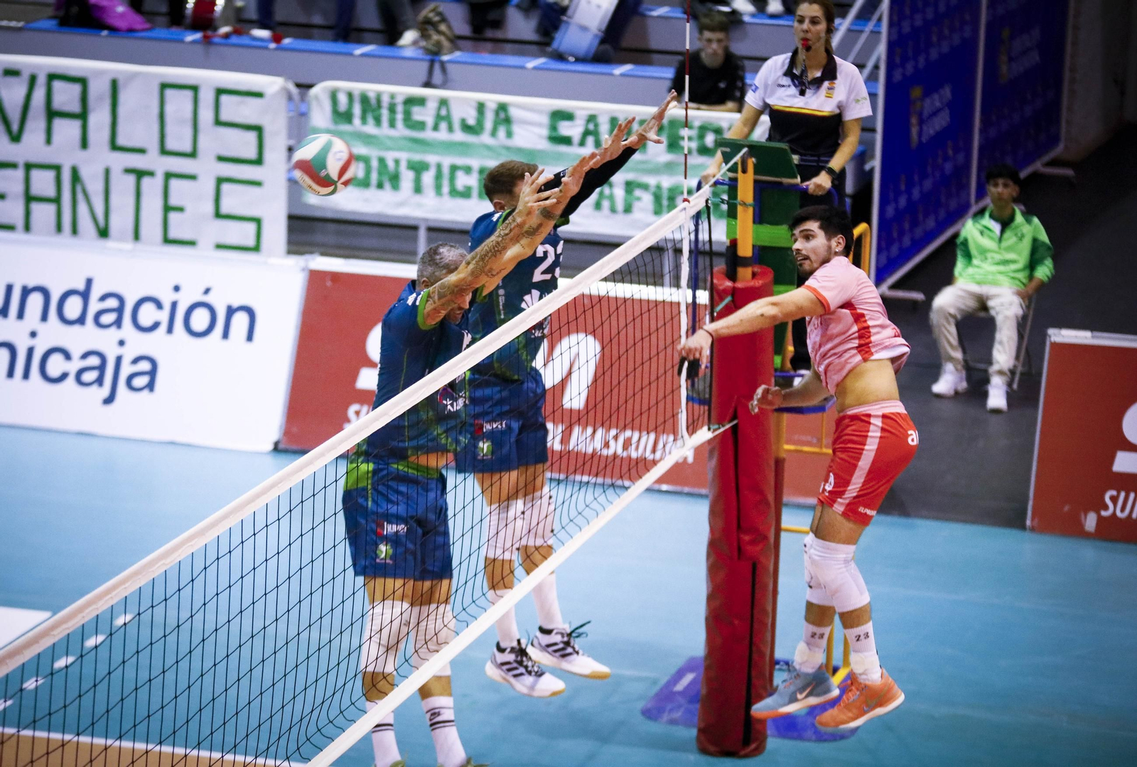 Unicaja Costa de Almería-Arenal Emeve de la Superliga, en imágenes