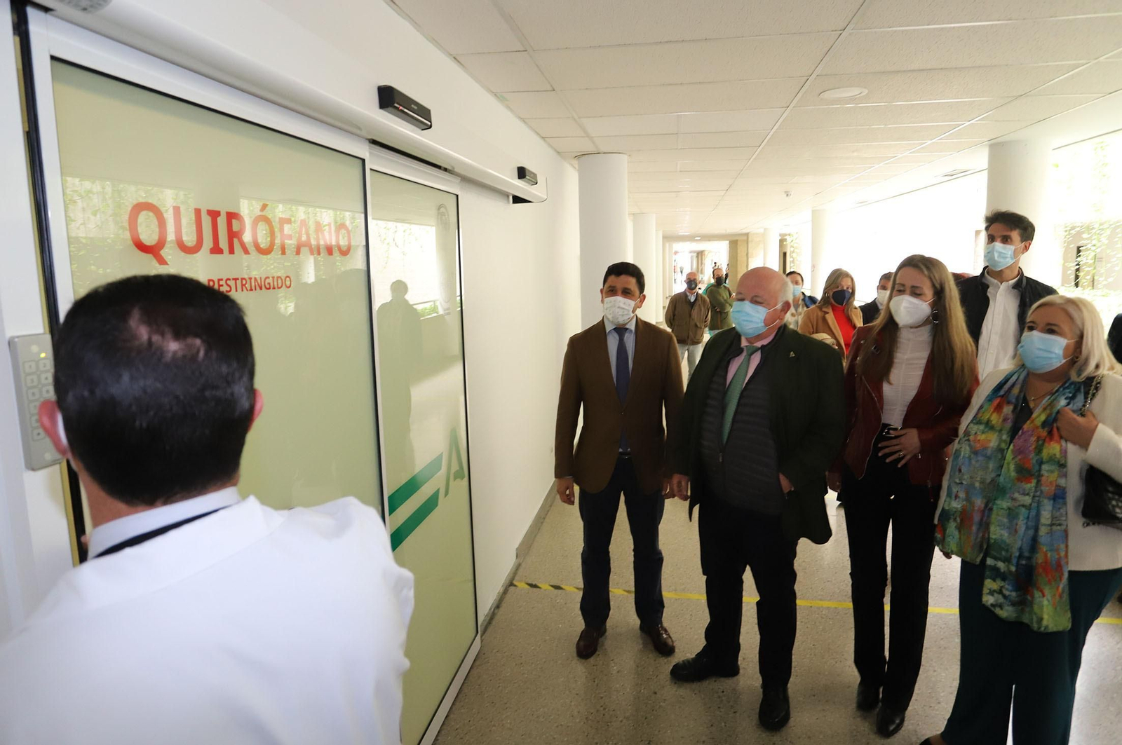 El consejero de Salud Jesús Aguirre visita las nuevas instalaciones del Hospital Juan Ramón Jiménez, en imágenes