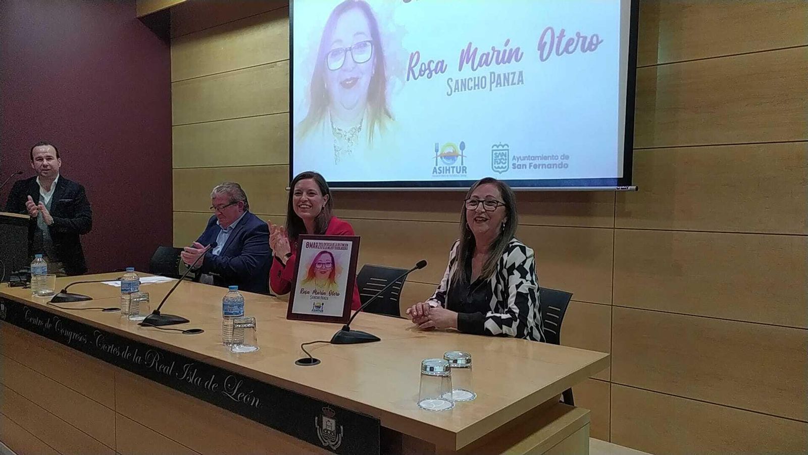 Un momento del acto de homenaje a Rosa Marín Otero.