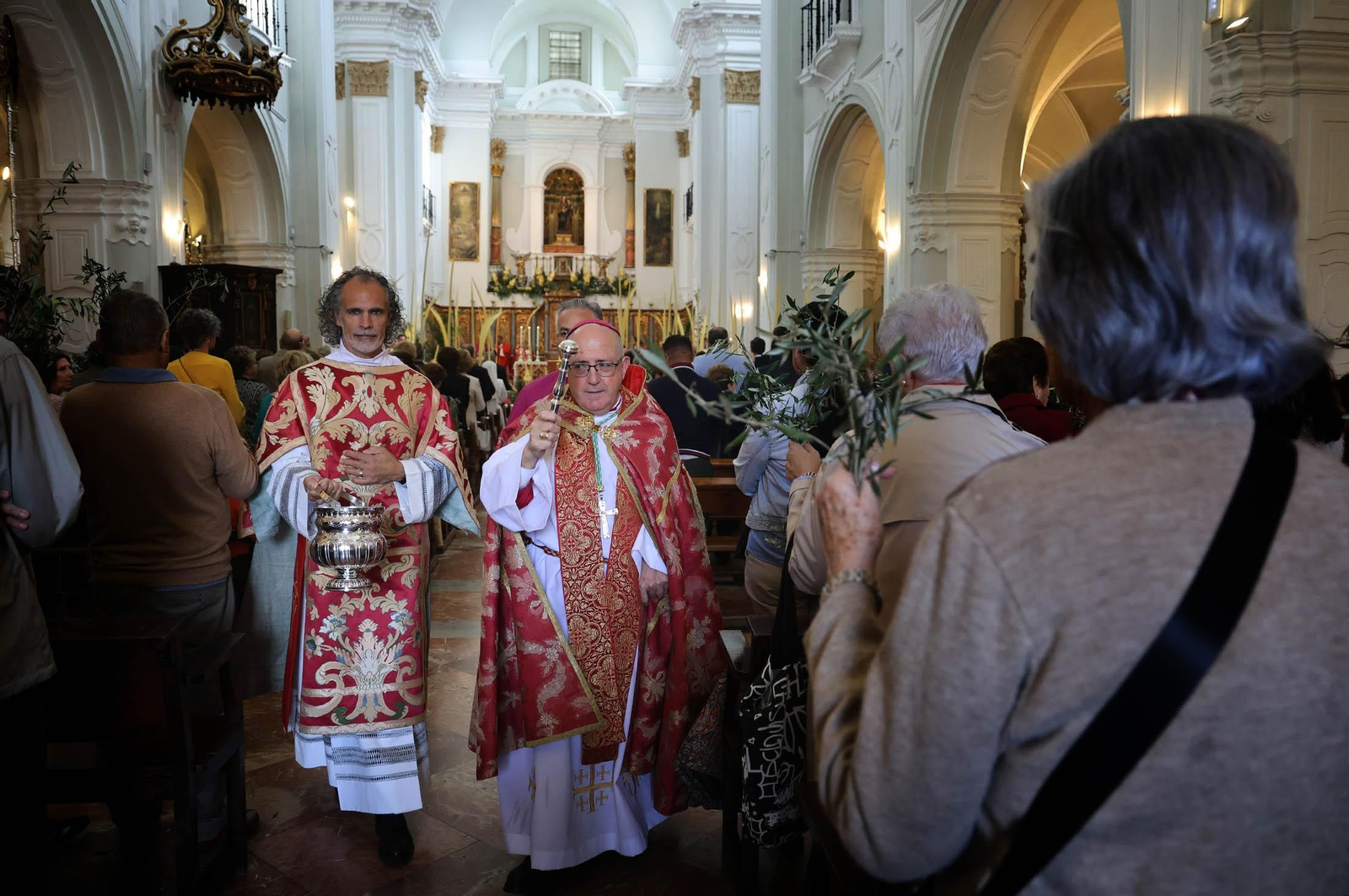 Domingo de Ramos 2025: Imágenes de la Misa presidida por el obispo de Huelva, Santiago Gómez, en la Catedral de Huelva