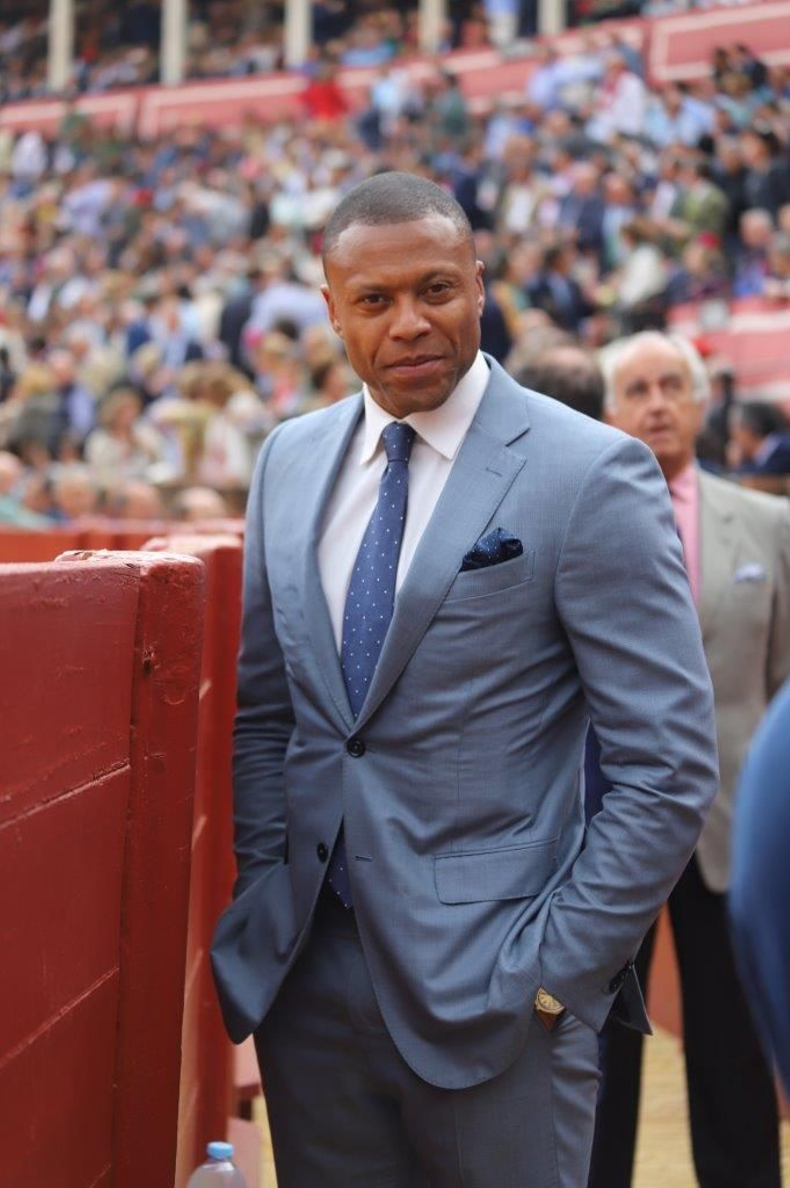 Los famosos y autoridades en los toros el lunes de Feria de Abril