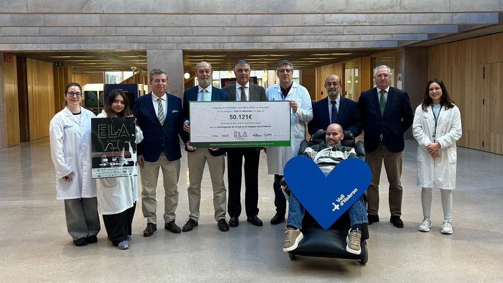 Donación de 'ELA. El musical' al Vall d’Hebron Instituto de Investigación.