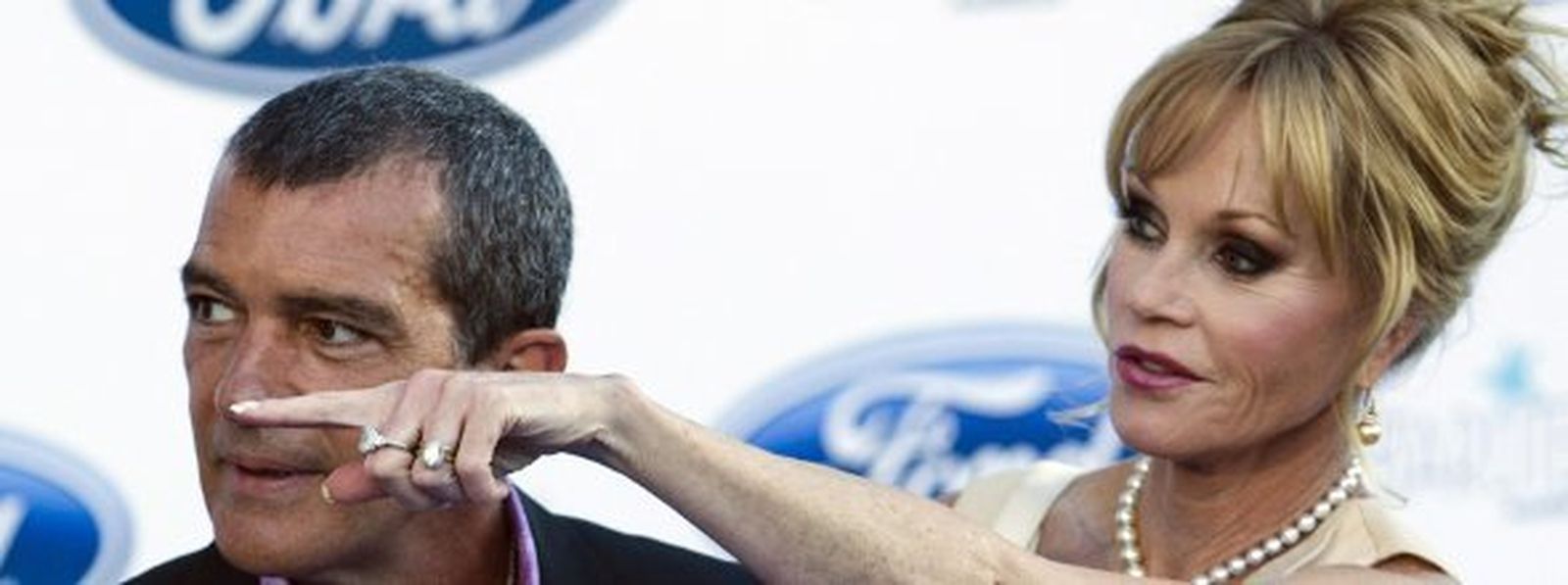 La actriz Melanie Griffith y la modelo argentina Valeria Mazza, a su llegada la cuarta edición de Starlite Gala en Marbella . EFE/Jorge Zapata.