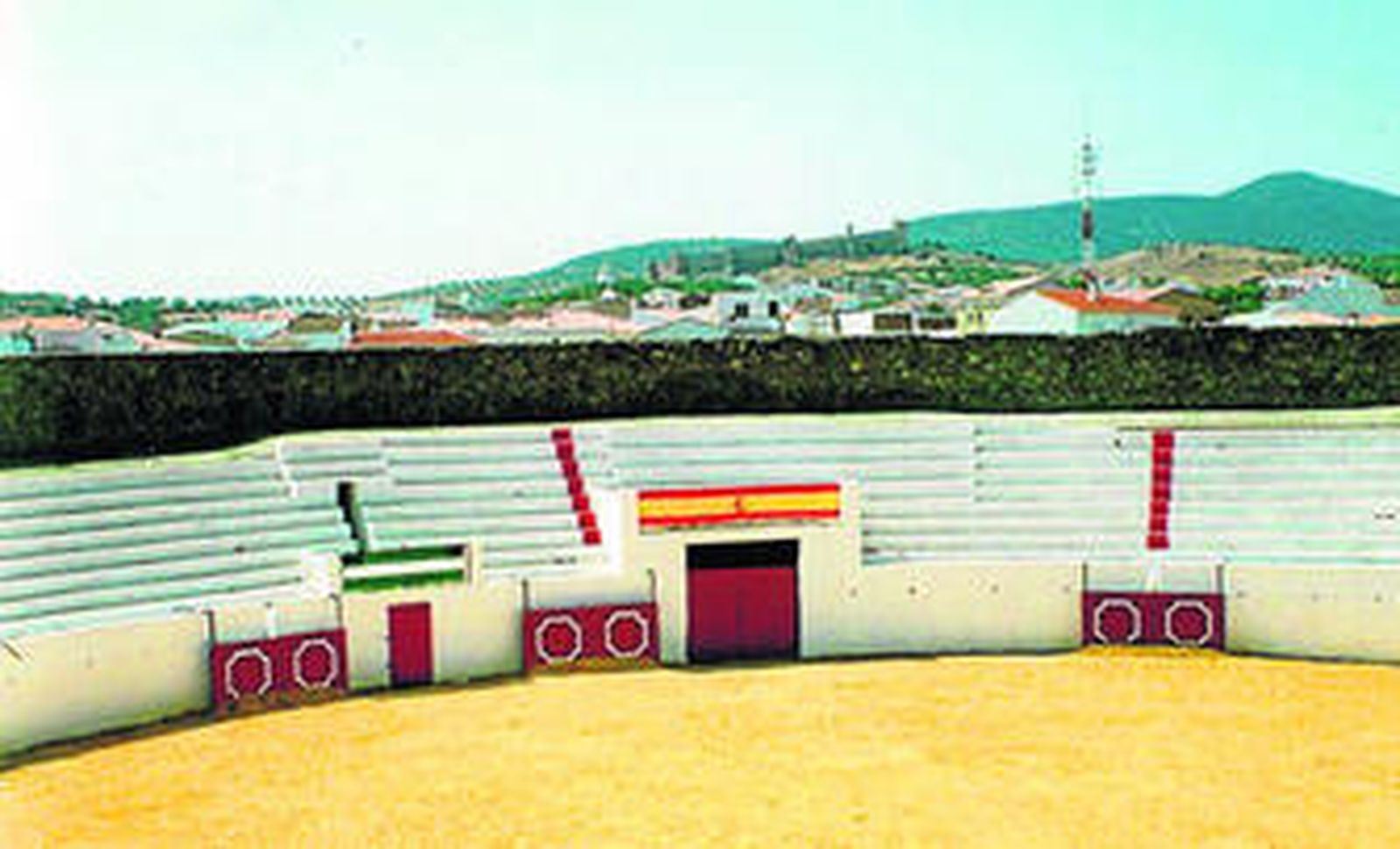 Aspecto interior de la plaza cuando aún no disponía de callejón.