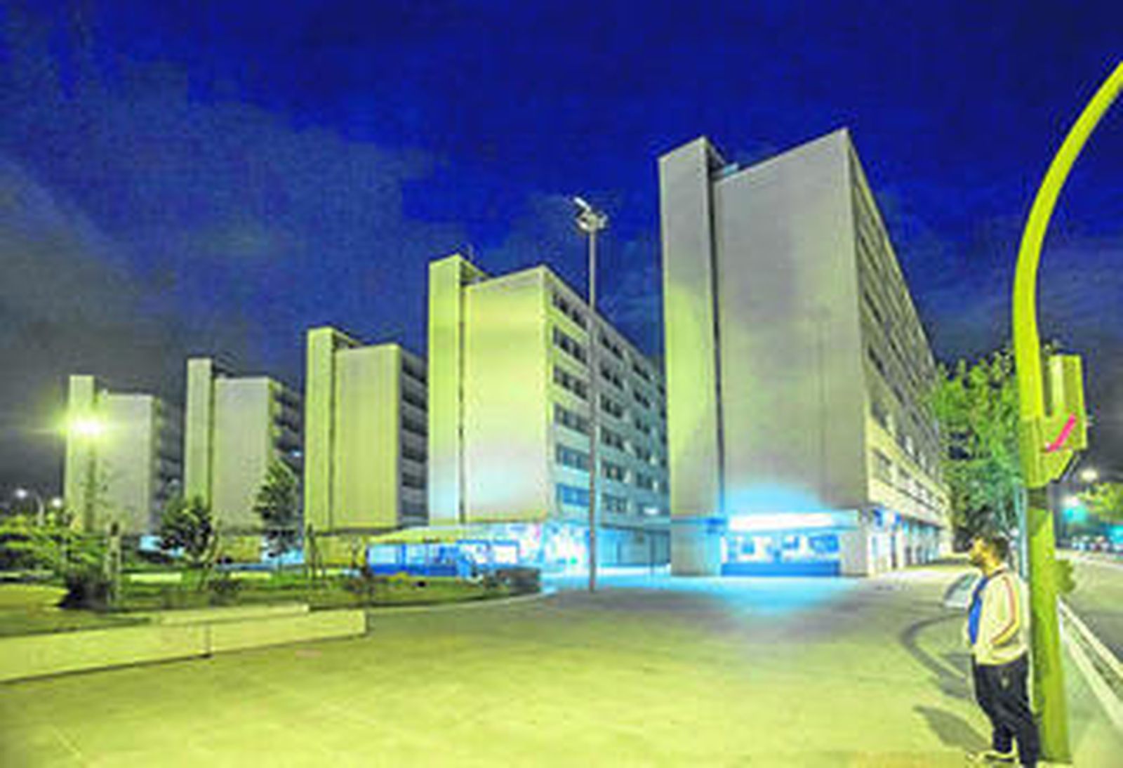 Los cinco bloques de Nuevo Amate acogen 220 viviendas de protección oficial.