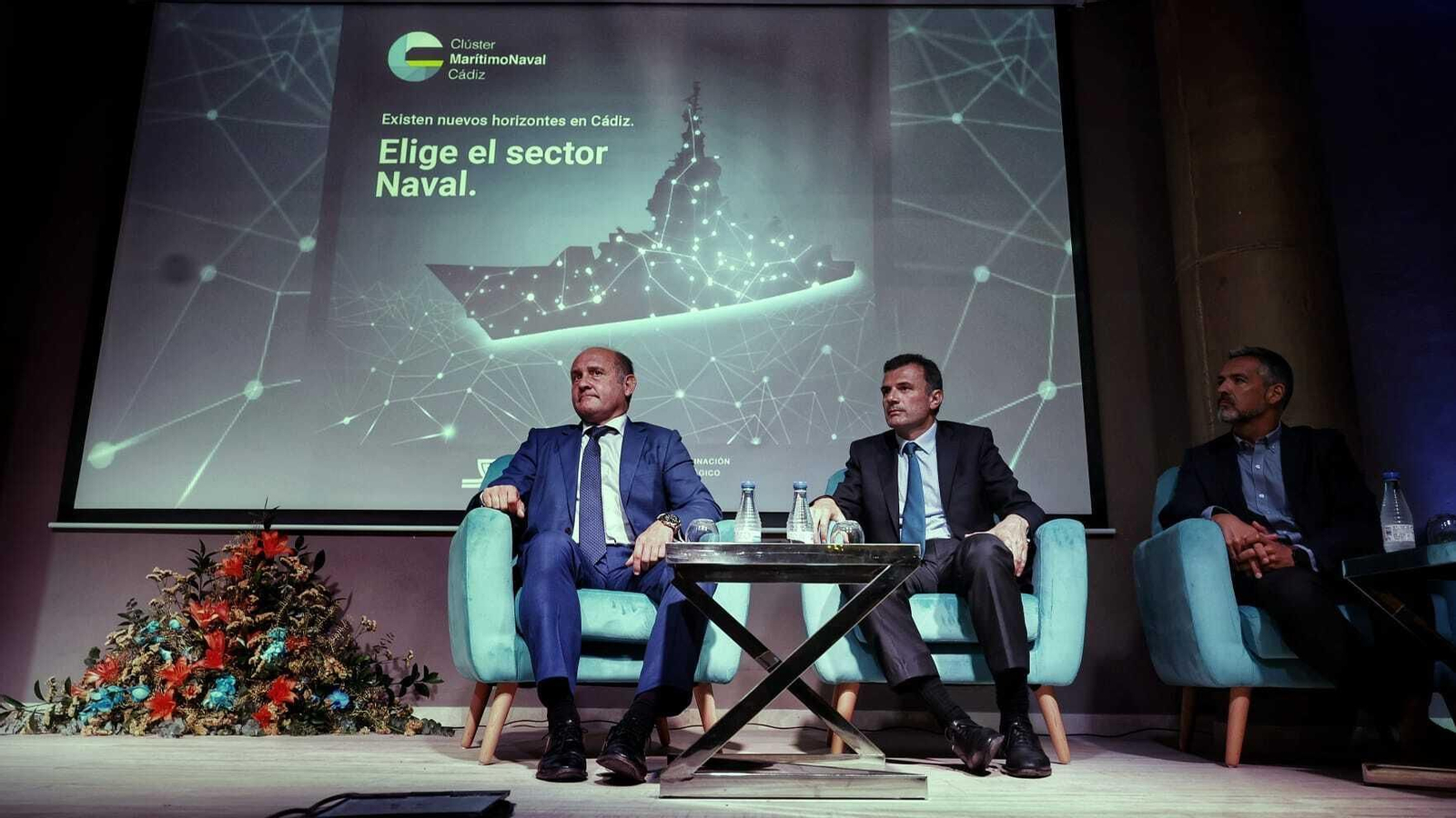 Juancho Ortiz, Bruno García y Javier Ruiz, durante la presentación de la campaña del Clúster Marítimo Naval de Cádiz.
