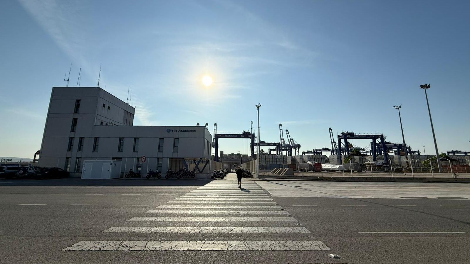 La entrada a TTI Algeciras, sin camiones.