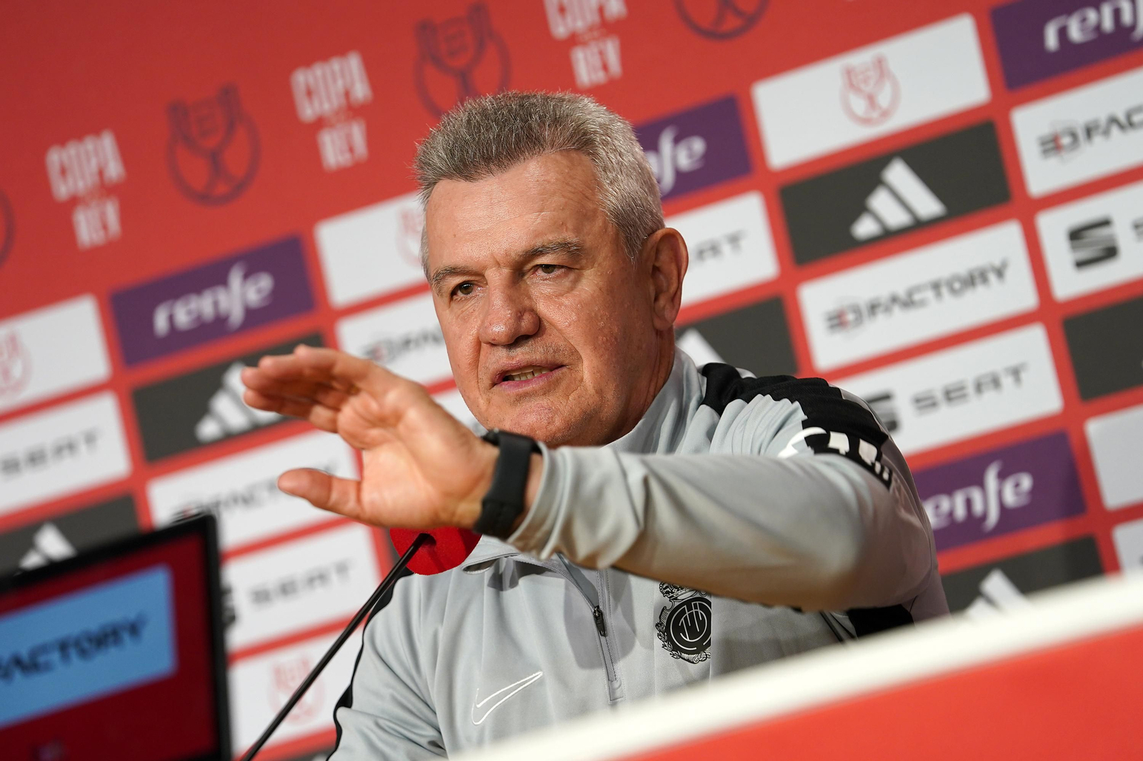 Imágenes del buen ambiente entre el Athletic y el Mallorca