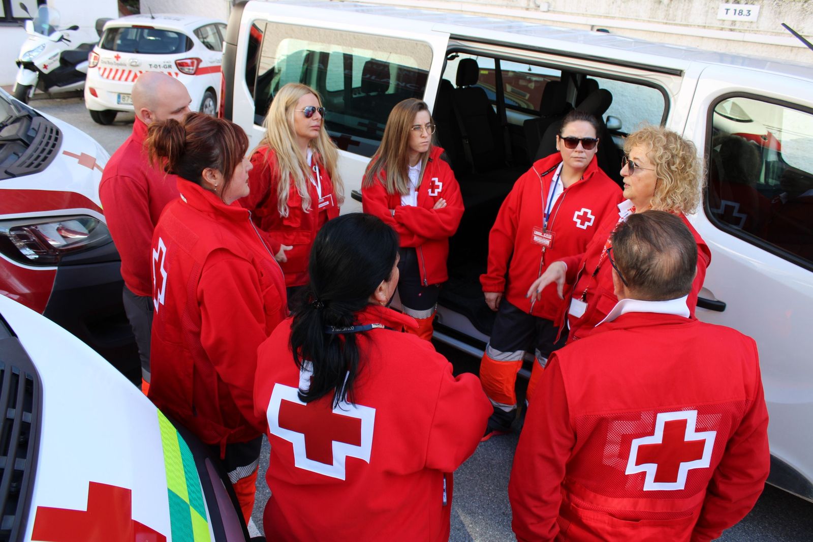 El nuevo equipo movilizado por Cruz Roja Granada antes de salir.