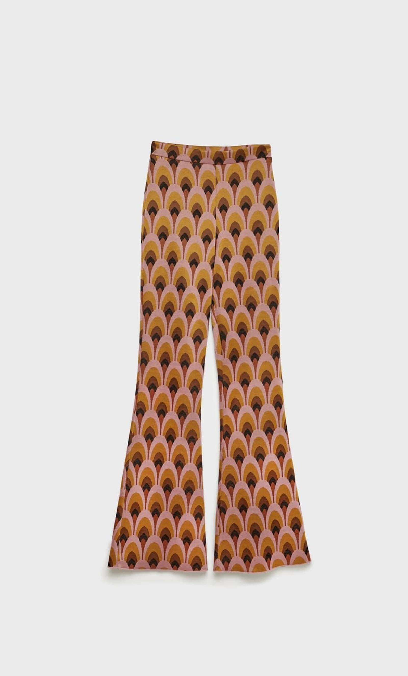 Pantalones con estampado retro de Stradivarius.