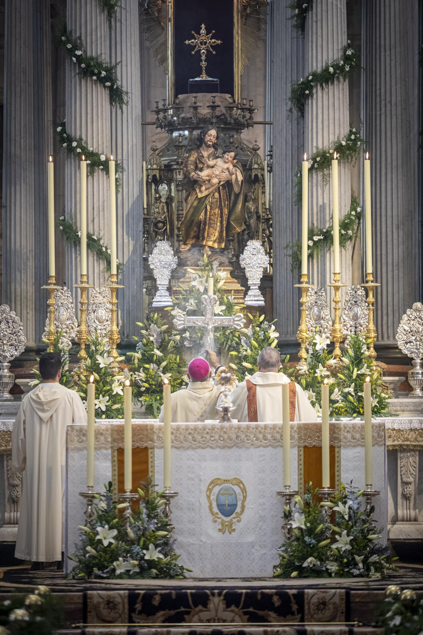 Coronación de la imagen de San José y el Niño Jesús