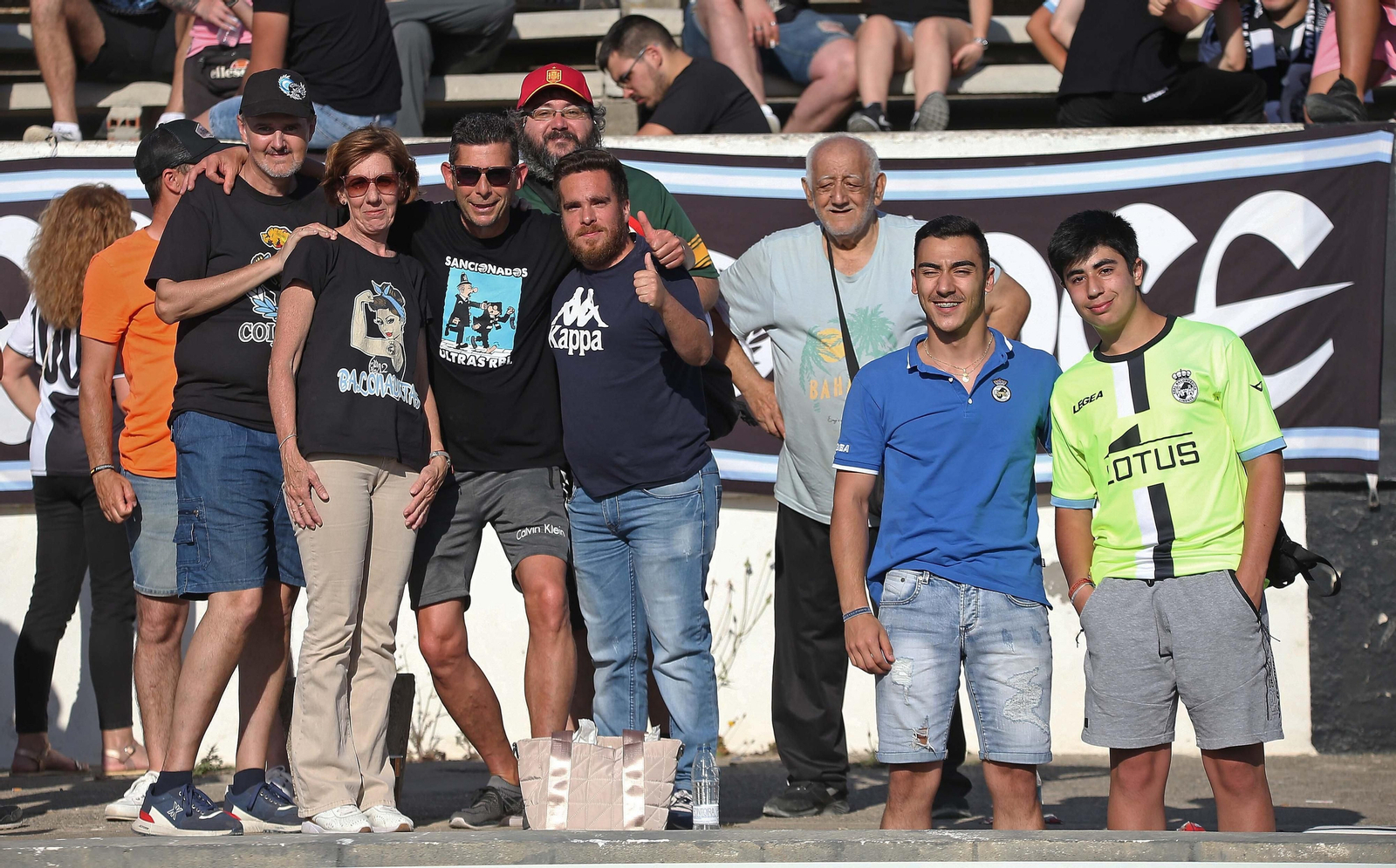 Fotos de la afición durante el Balona - Córdoba en el estadio municipal de La Línea