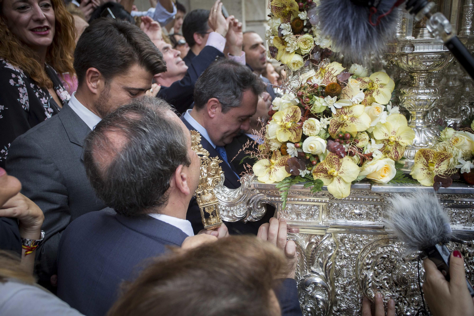 La coronación y el regreso de la Virgen de la Salud, en imágenes
