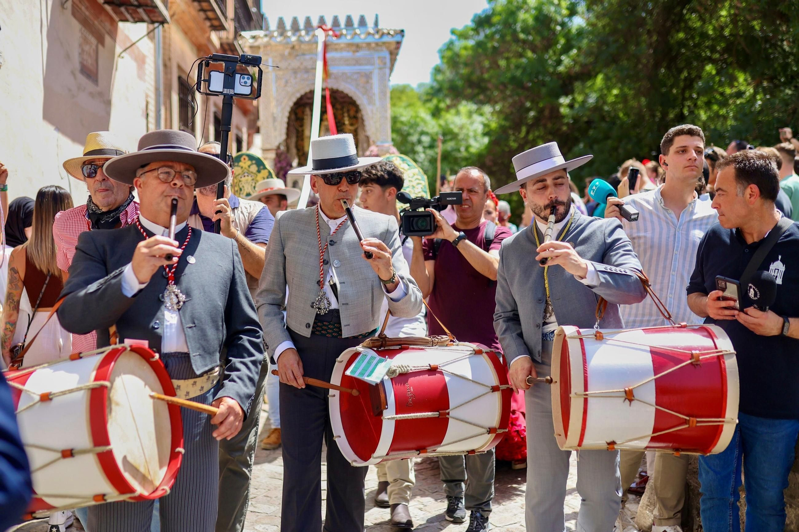 Salida Hermandad Filial Rocío de Granada, Mayo 2025.jpg Salida Hermandad Filial Rocío de Granada, Mayo 2025.jpg